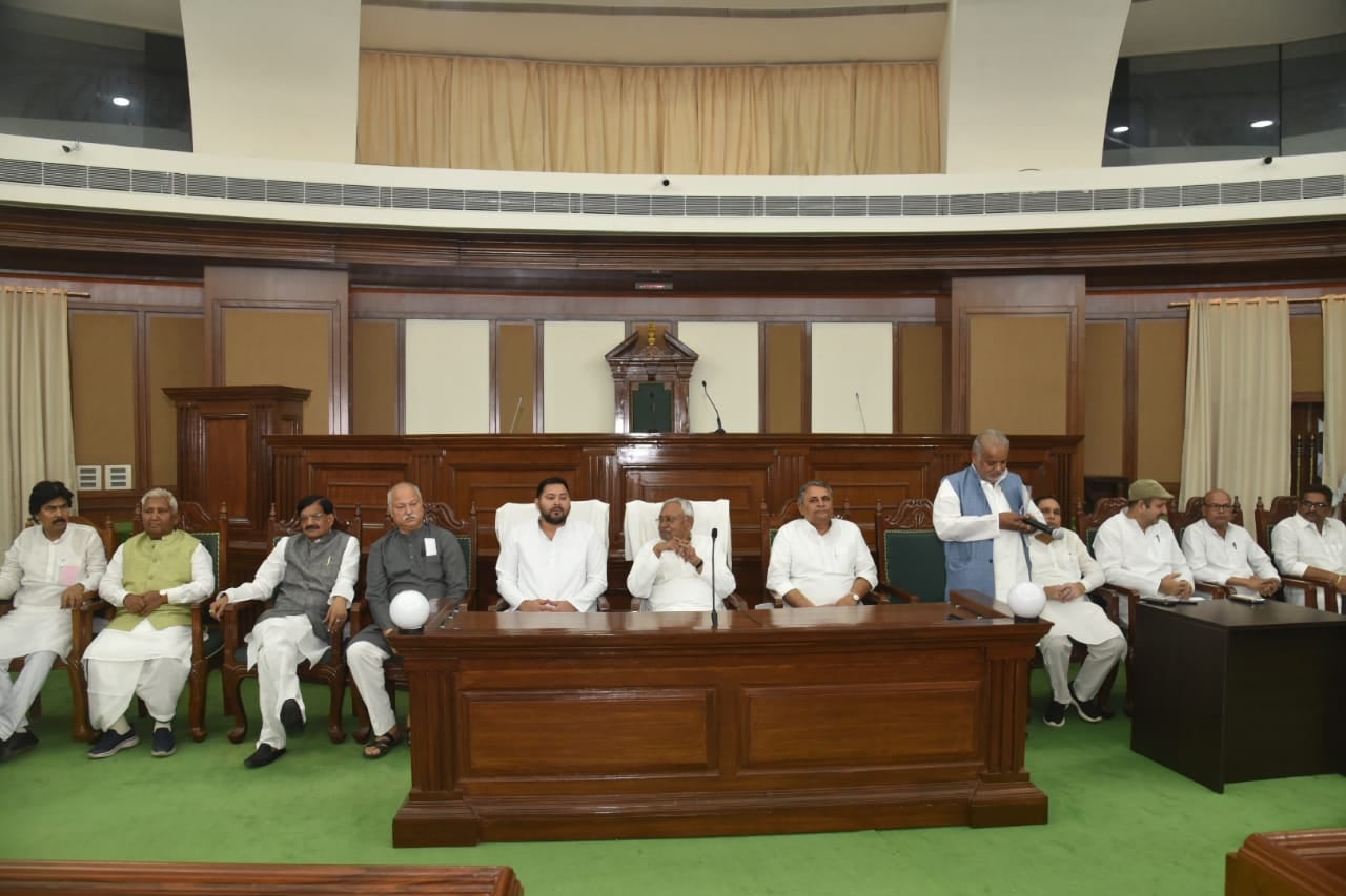 महागठबंधन में दरकता विश्वास! सीएम नीतीश का अलर्ट! कहा कौन भाजपा से लड़ना चाहता है और कौन देख रहा इधर-उधर, सब पर नजर