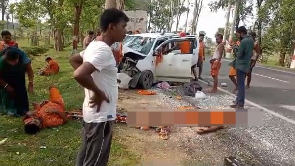 कांवड़ियों से भरी कार पेड़ से टकराई, एक की मौत, चार यात्री घायल