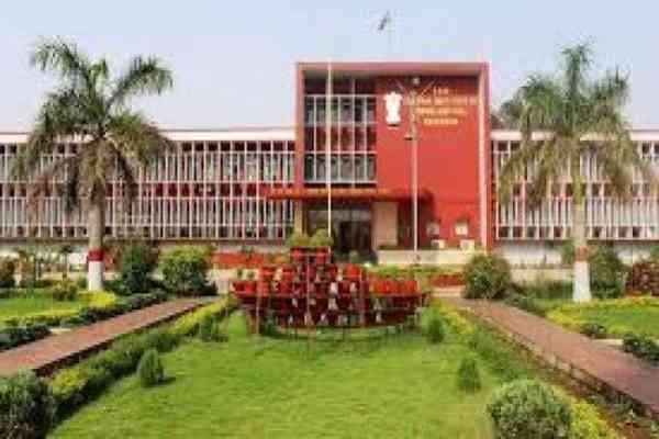 15 करोड़ और 9 करोड़ का फेर देखिए, धनबाद में नौकरी और बेंगलुरु और ग्रेटर नोएडा में आलीशान फ्लैट की चाहत