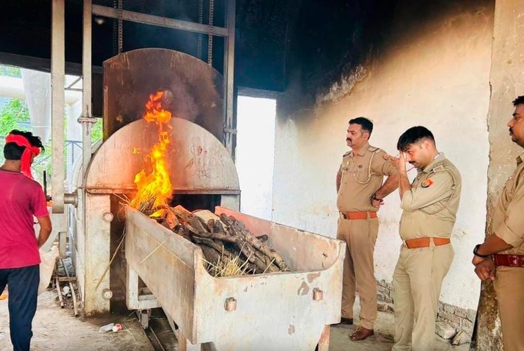 मां के शव को अस्पताल में छोड़ भागा बेटा, पुलिस वालों ने कराया अंतिम संस्कार
