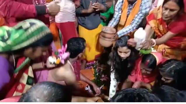 बासुकीनाथ में किसानों ने फौजदारी बाबा को नए धान का चूड़ा और दही का चढ़ाया प्रसाद