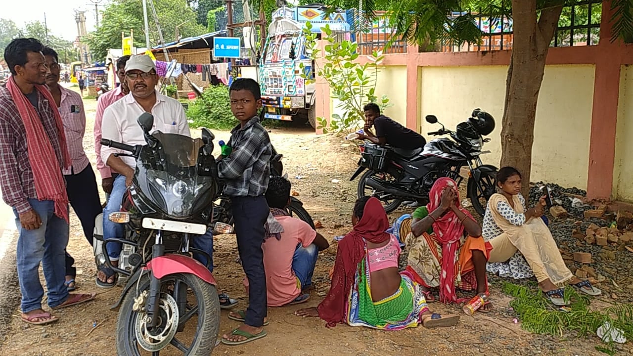 दुमका में भीषण सड़क दुर्घटना! एक मजदूर की मौत, एक घायल, जानें किसकी लापरवाही से हुई घटना