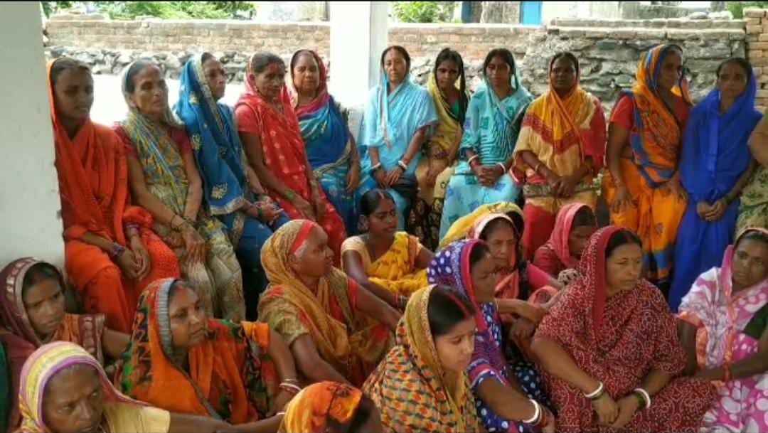 बोकारो: पेयजल के लिए हाहाकार, महिलाओं ने किया मुखिया आवास का घेराव, आदोलन की दी चेतावनी