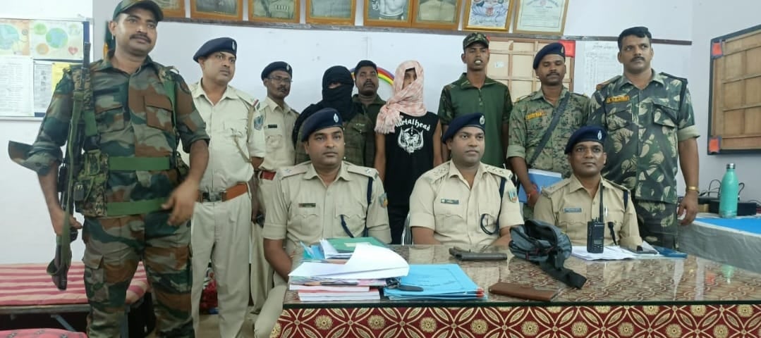 देवघर पुलिस ने हथियार के साथ दो बाइक सवार अपराधियों को किया गिरफ्तार