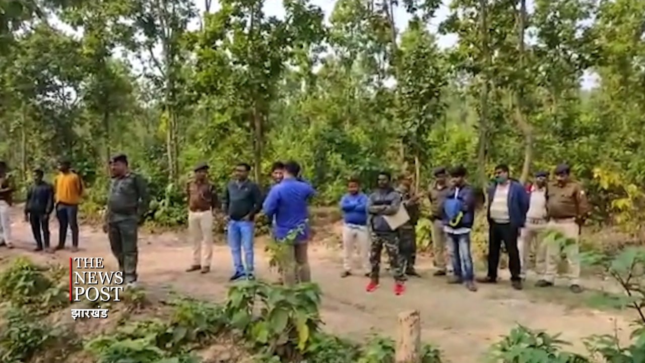 अवैध कोयला खदान पर चला प्रशासनिक बुलडोजर, खदान के मुहाना को किया गया बंद