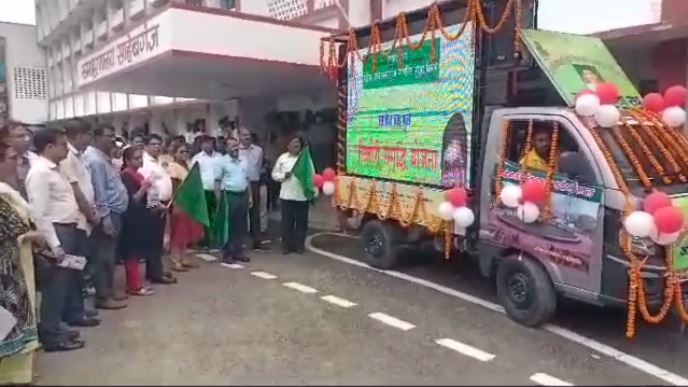 साहिबगंज में सावित्रीबाई फुले किशोरी समृद्धि योजना के रथ को दिखायी गई हरी झंडी,  जारूरतमंद छात्राओं को मिलेगा फायदा
