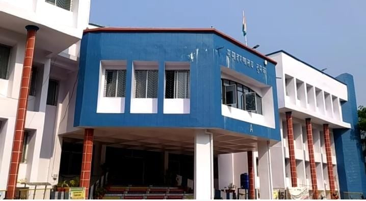 Breaking : दुमका प्रशासनिक महकमा में सनसनी फैलाने वाला शख्स गिरफ्तार, जानिए क्या है मामला