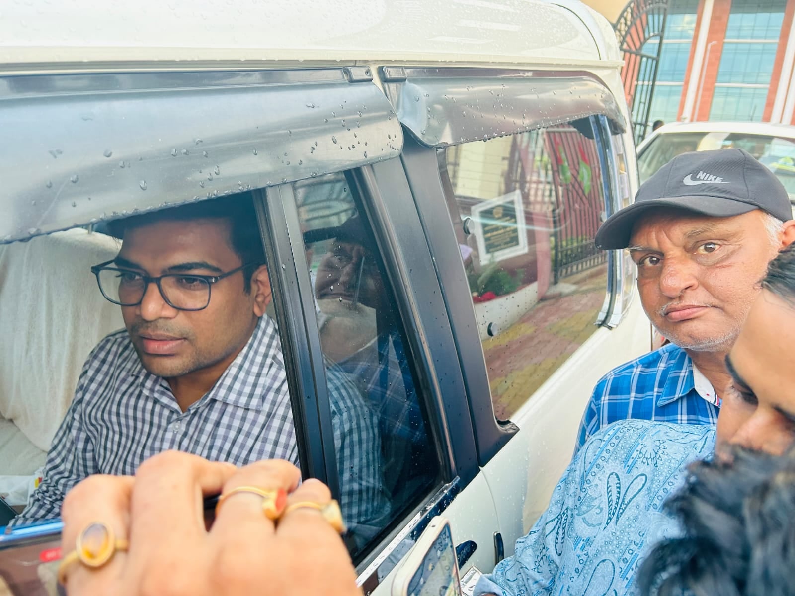 धनबाद का BBMKU:जांच टीम लौट गई रांची,अब रिपोर्ट की प्रतीक्षा,छात्र भी खोल रखे हैं मोर्चा