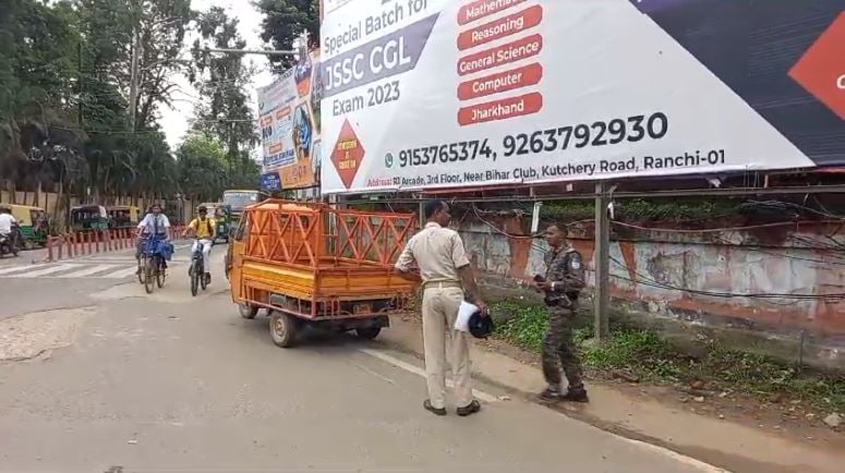 होर्डिंग तोड़ने के चक्कर में करंट लगने से युवक की मौत, डैम से भी मिला एक बुजुर्ग का शव