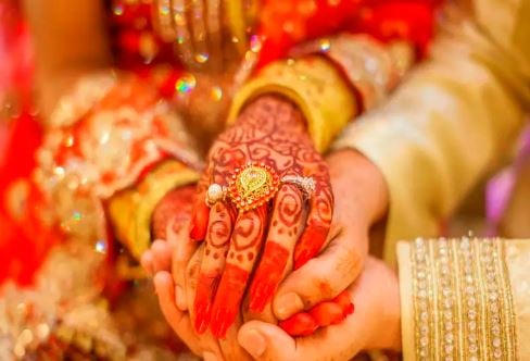 शादी के लिए सजधज कर मंदिर में इंतजार करी रही थी दुल्हन, बहाने बनाकर दुल्हा हुआ फरार, जानिए पूरी खबर