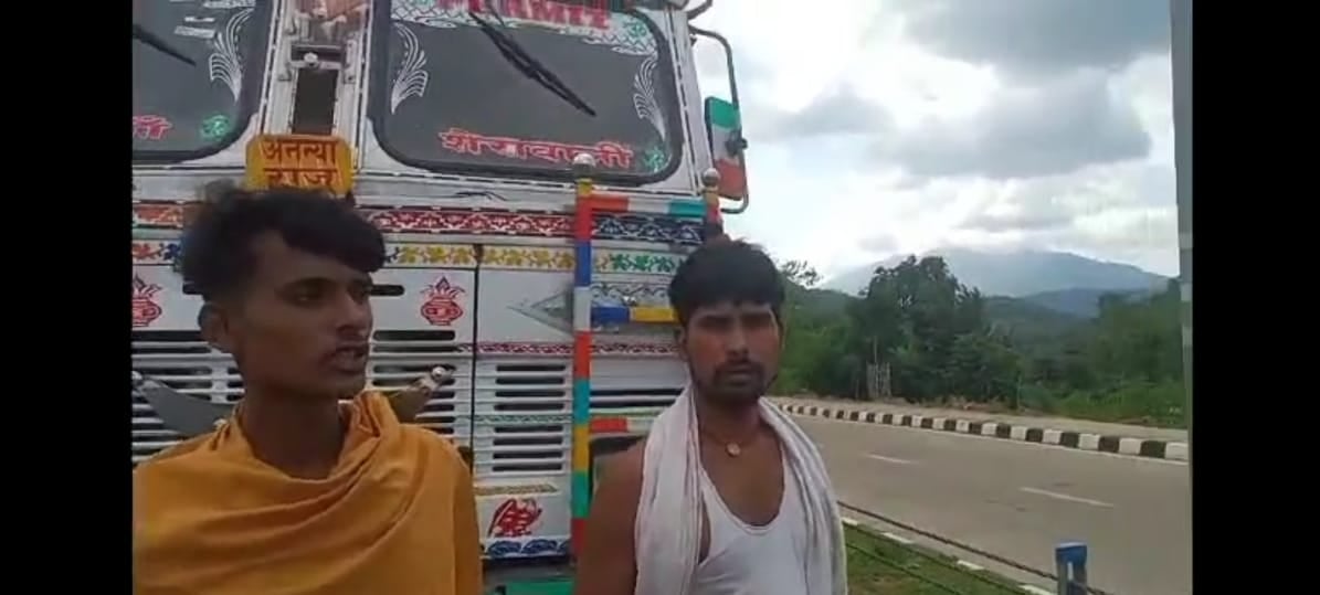 तोपचांची से गोविंदपुर तक जीटी रोड पर "गुंडा टैक्स" की खुलेआम वसूली ,कभी आप भी पड़  सकते है फेर में