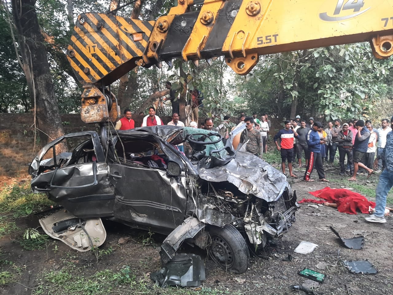 ब्रेकिंग - धनबाद में गोविंदपुर के नजदीक जीटी रोड पर बड़ा हादसा, पांच की माैत
