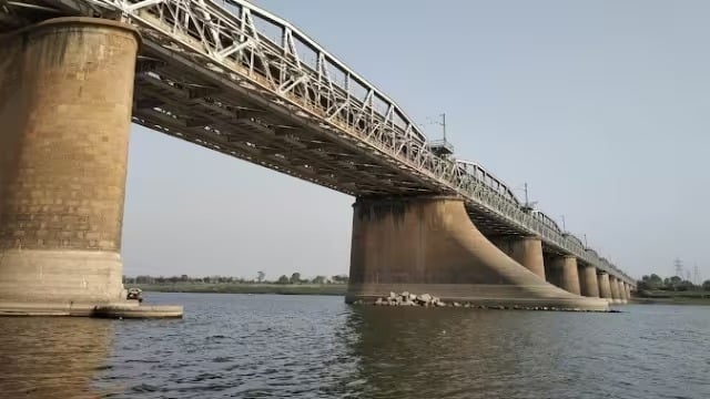 जूते पर बना है 158 साल पुराना ये पुल, आइये जानते हैं इसकी रोचक कहानी