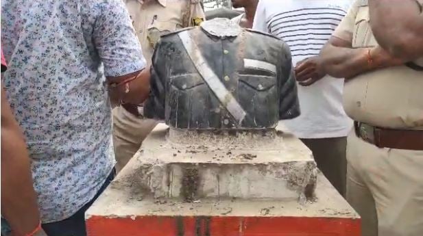 सहरसा में असमाजिक तत्वों ने नेता जी सुभाष चन्द्र बोस की प्रतिमा को किया खंडित, आक्रोशित लोगों ने किया सड़क जाम