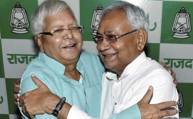 भूमि सुधार विभाग का तबादला रद्द करने के बाद लालू  से मिले सीएम नीतीश, एकजुटता का संदेश देने की कोशिश