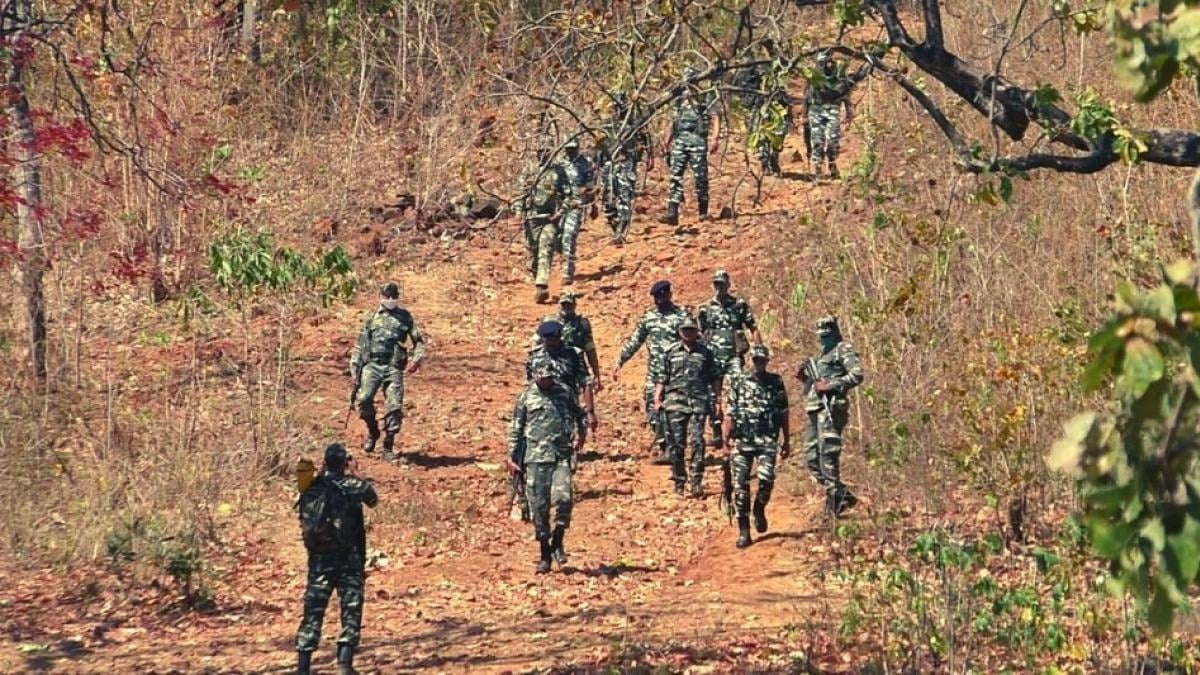 नक्सलियों के शहीद सप्ताह को लेकर झारखंड पुलिस अलर्ट, जंगल में चलाया जा रहा ऑपरेशन