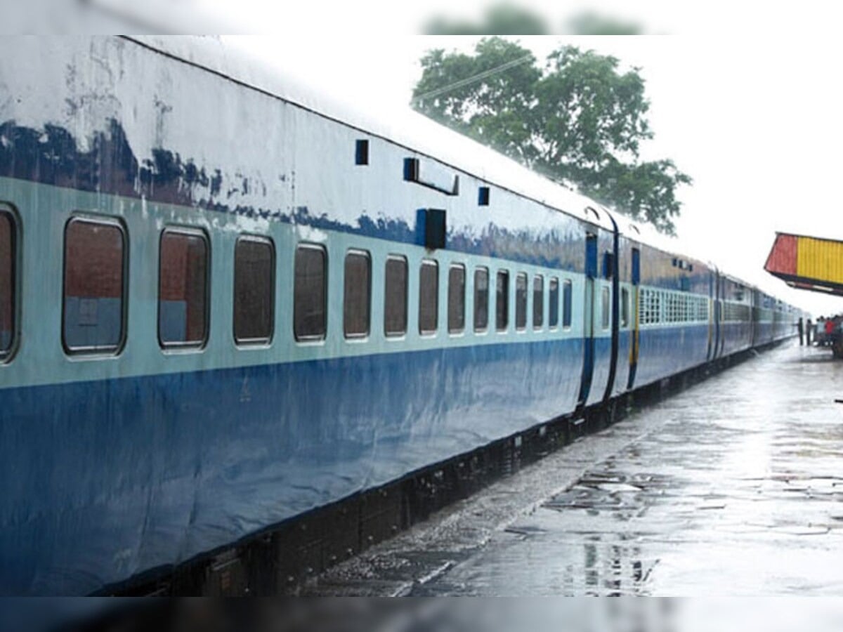 ट्रेन में सुरक्षाकर्मी ने 8 साल की बच्ची से की छेड़छाड़, रेलवे ऐप से भी नहीं मिली मदद, फिर मां ने उठाया ये कदम