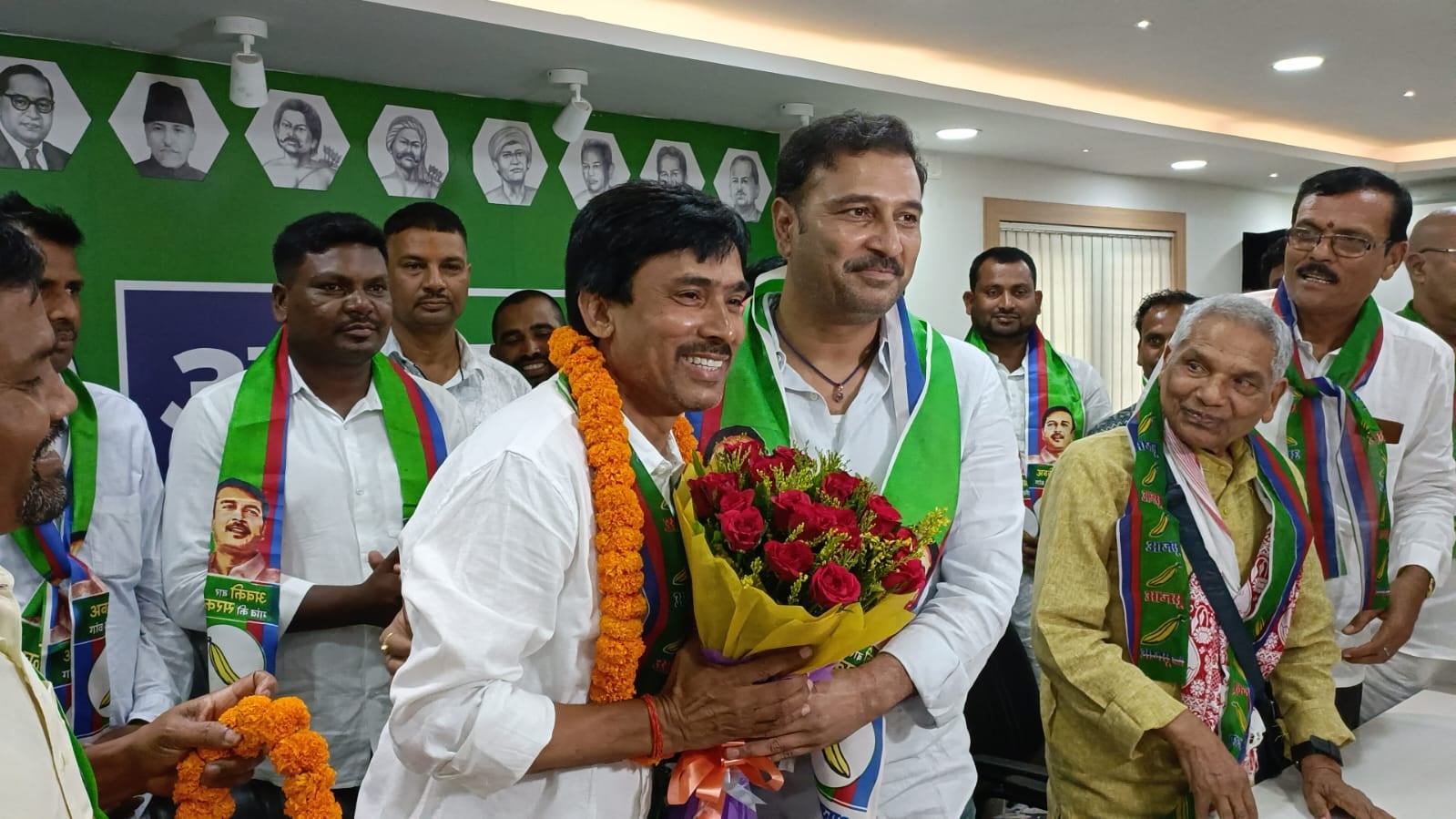 आजसू में अशोक गहलोत की वापसी,सुदेश महतो ने किया स्वागत