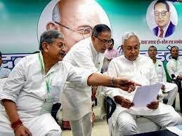 विधायक सांसदों के बाद अब पूर्व विधायक सांसदों से मुलाकात, 2024 के पहले एक-एक नट बोल्ट को टाइट करने में जुटे नीतीश कुमार