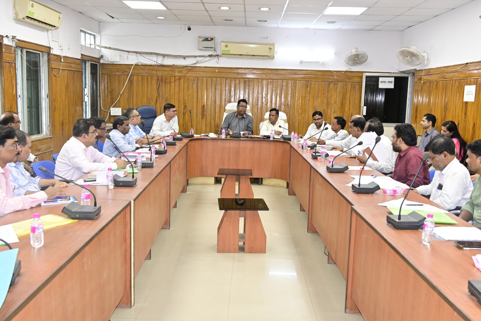 सुखाड़ की तरफ बढ़ रहा संथाल परगना प्रमंडल, आयुक्त लालचंद डाडेल ने कृषि पदाधिकारियों को दिया ये निर्देश