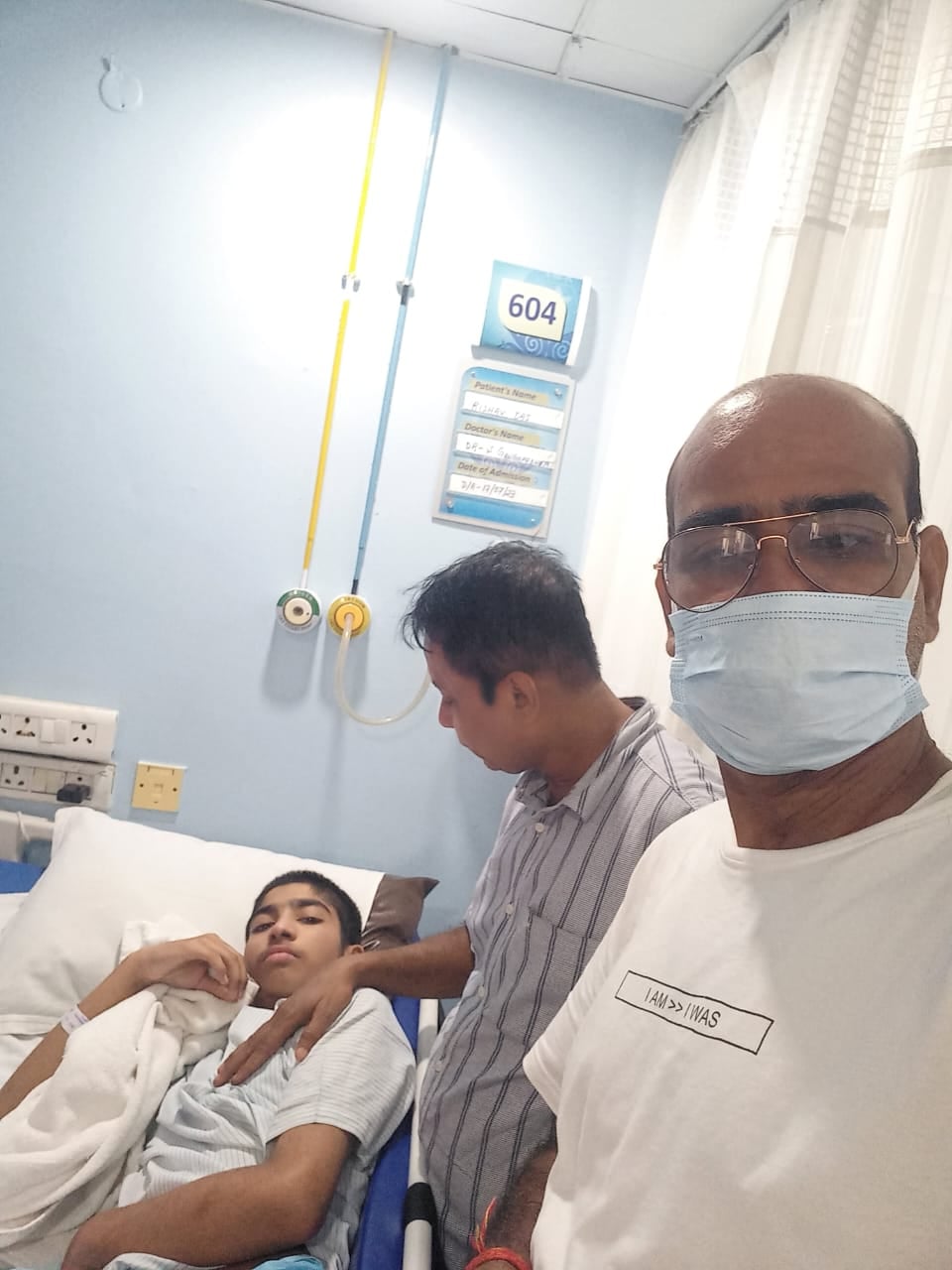 सड़क हादसे में माता -पिता को खोने वाले ऋषभ की चली गई है यादाश्त, कोलकाता में लड़ रहा जीवन की लड़ाई