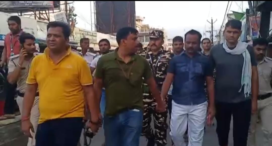 सीतामढ़ी: भारी मात्रा में हथियार के साथ तीन तस्कर गिरफ़्तार, नेपाल से मिले इनपुट पर हुई कार्रवाई