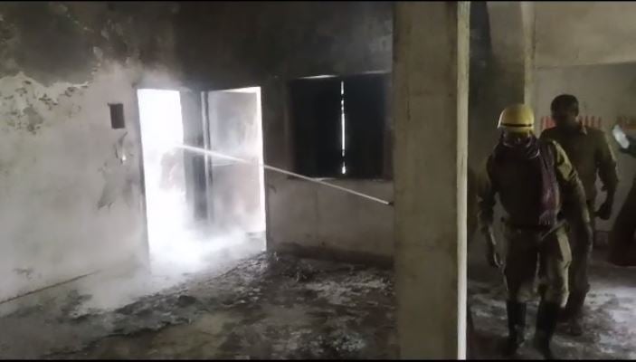 देवघर: आग लगने से सरकारी संपत्ति का हुआ नुकसान, फायर ब्रिगेड कर्मियों द्वारा आग पर पाया गया काबू