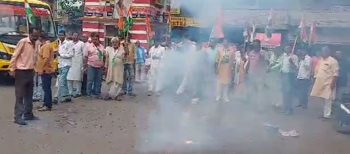 राहुल गांधी की सजा पर सुप्रीम कोर्ट की रोक पर खुशी का माहौल, देवघर में कांग्रेस कार्यकर्ताओं ने मनाया जश्न