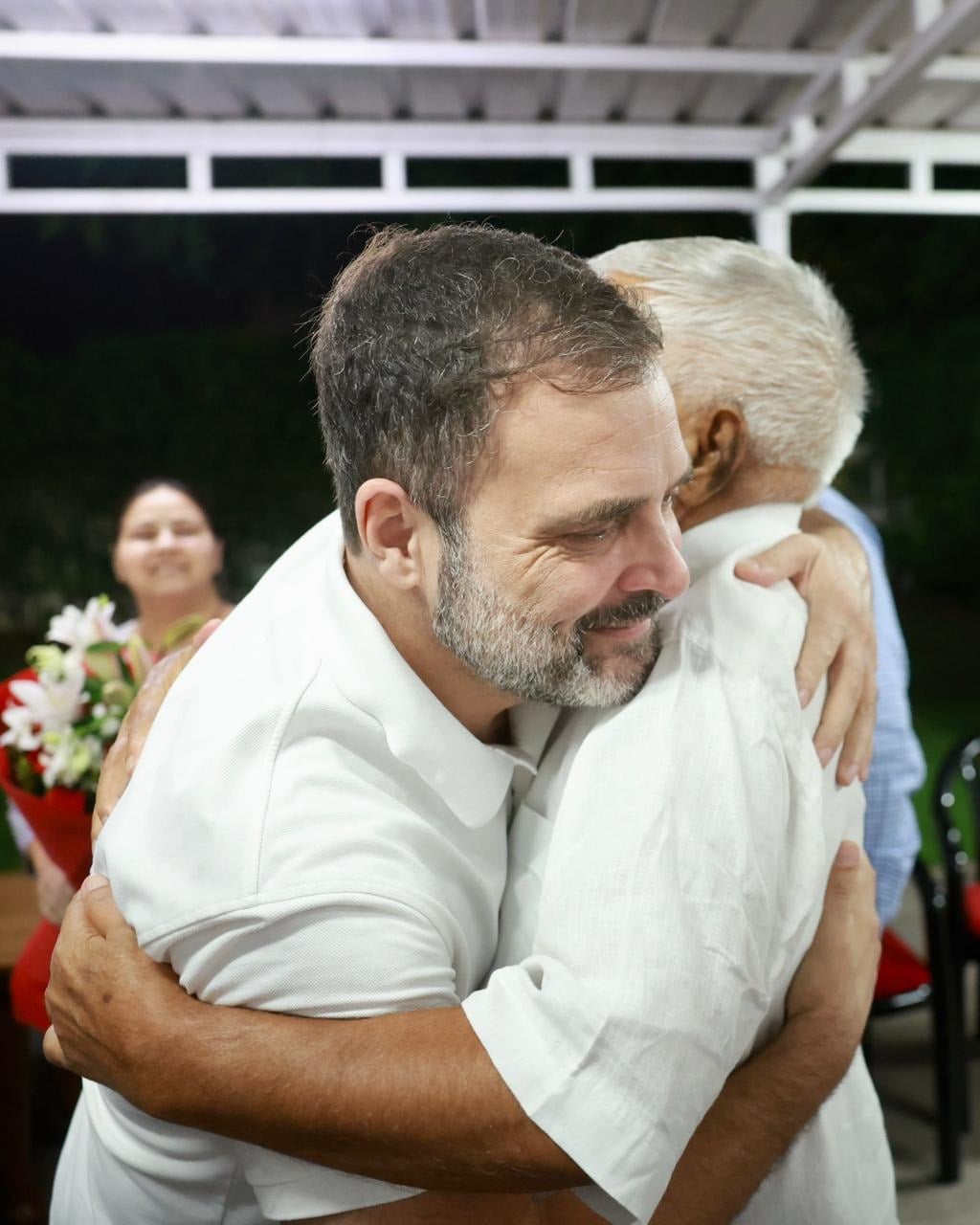 दूल्हा बनने को तैयार! सदस्यता वापसी होते ही लालू से मिलने पहुंचे राहुल गांधी, मिला आशीर्वाद