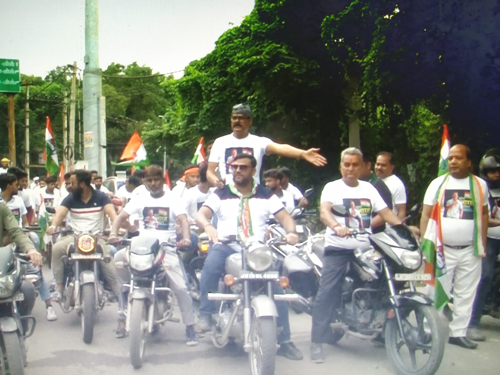 DHANBAD: कांग्रेस नेता अशोक सिंह के नेतृत्व में निकली बाइक रैली,जानिए कितनी दूरी तय करेगी