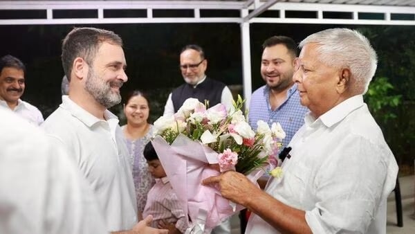 नीतीश मंत्रिमंडल विस्तार को लालू की हरी झंडी, कांग्रेस ने उठाया उचित भागीदारी और हिस्सेदारी का सवाल
