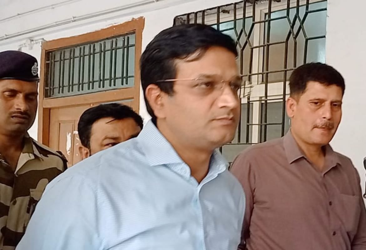 जमीन घोटाला मामले में निलंबित IAS अधिकारी छवि रंजन को झटका,नहीं मिली जमानत, जानिए