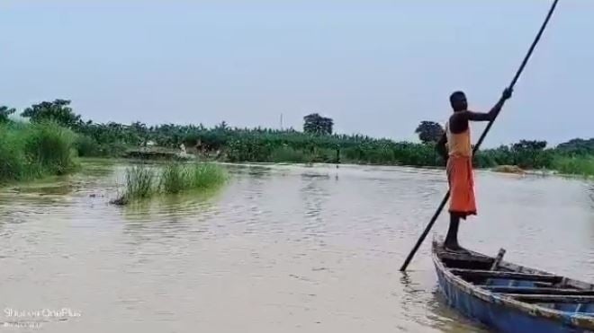 मोतिहारी में उफान पर गंगा की धार, बागमती और लालबकेया नदी खतरे के निशान पर, निचले इलाके में घुसा पानी