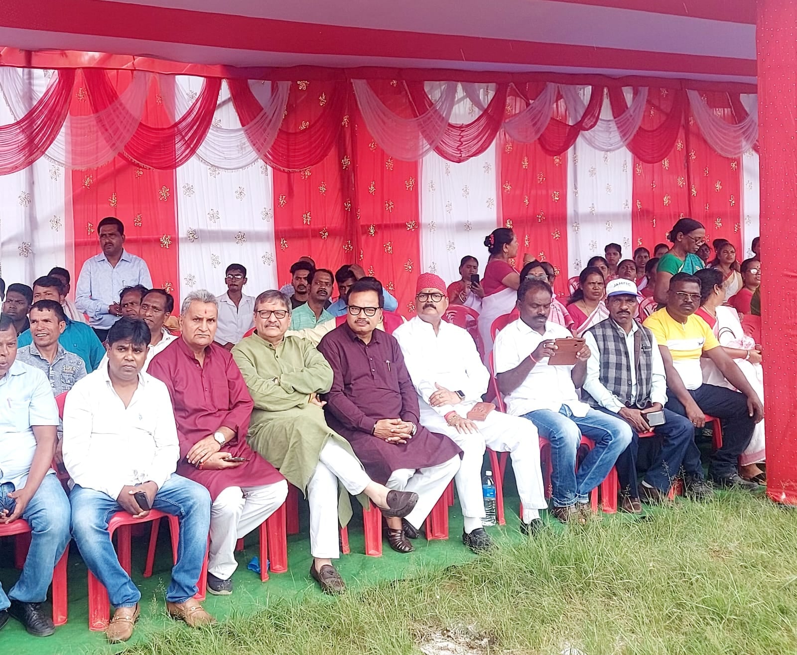 आदिवासी दिवस आज :प्रदेश कांग्रेस ने किया आदिवासी गौरव महासभा, शामिल हुए धनबाद के कांग्रेसी