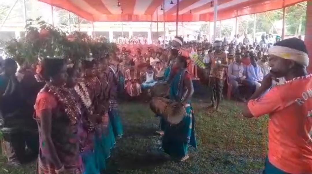 विश्व आदिवासी दिवस पर देवघर में कार्यक्रम का आयोजन, झारखंड के वीर सपूतों को किया गया याद