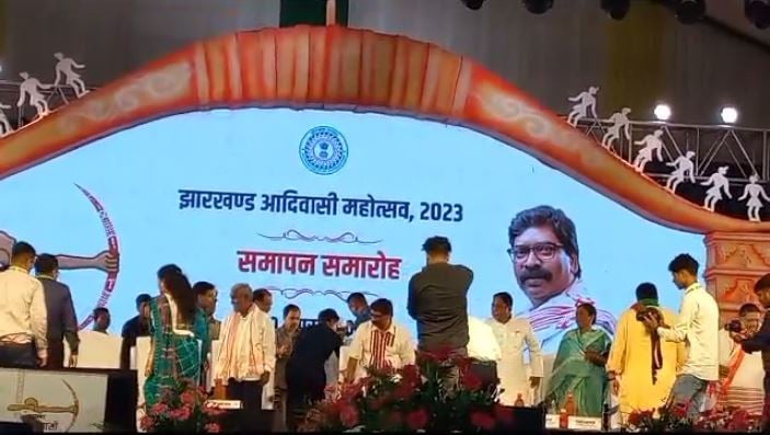 आदिवासी महोत्सव: धरती भीख में नहीं मिली,अगर अधिकार के लिए एकजुट नहीं हुए तो खत्म कर दिए जाएंगे: चम्पई