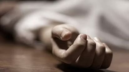 शराब पीने के दौरान पति-पत्नी में बढ़ा विवाद, धारदार ब्लेड से पत्नी का गला रेता