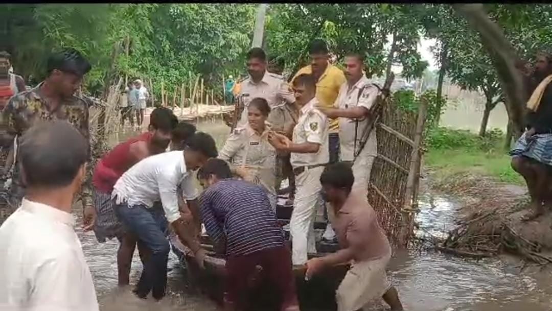 नदी पार करने के दौरान नाव हादसा, एक बुजुर्ग की मौत, पढ़े क्यों आक्रोशित हैं ग्रामीण