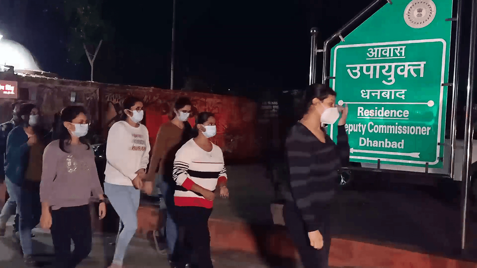 धनबाद की महिला डॉक्टर रातों रात पहुंची डीसी आवास, लगाई सुरक्षा की गुहार