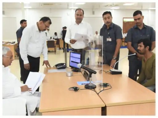 सीएम नीतीश की दीवानगी में युवक ने लगायी झूठी फरियाद, मिलते ही कहा मन्नत पूरी हुई, सिर्फ आपके दर्शन का था आकांक्षी