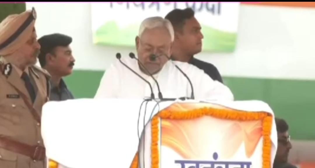 सीएम नीतीश कुमार ने गांधी मैदान में किया झंडोत्तोलन, जाने बिहार के विकास पर क्या कहा