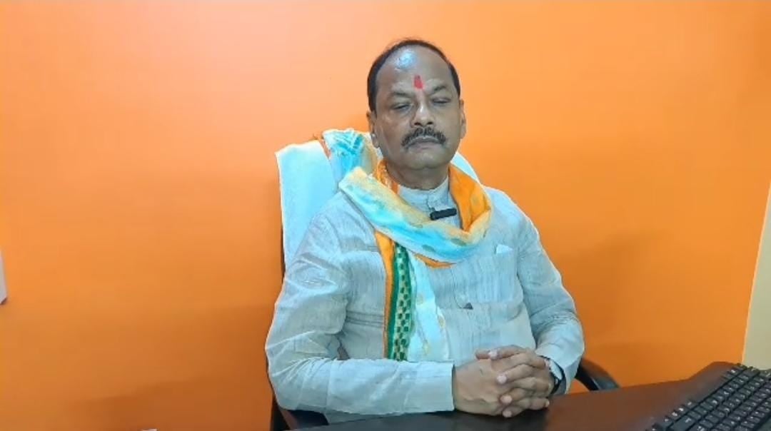 स्वतंत्रता दिवस पर रघुवर दास ने नक्सली हमले में शहीद हुए जवानों को किया याद, कहा उनकी शहादत बेकार नहीं जाएगी