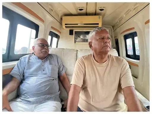 पूर्व सीएम लालू यादव का जलबा, रथ पर सवार होकर कुल्फी खाने निकल पड़े मरीन ड्राइव