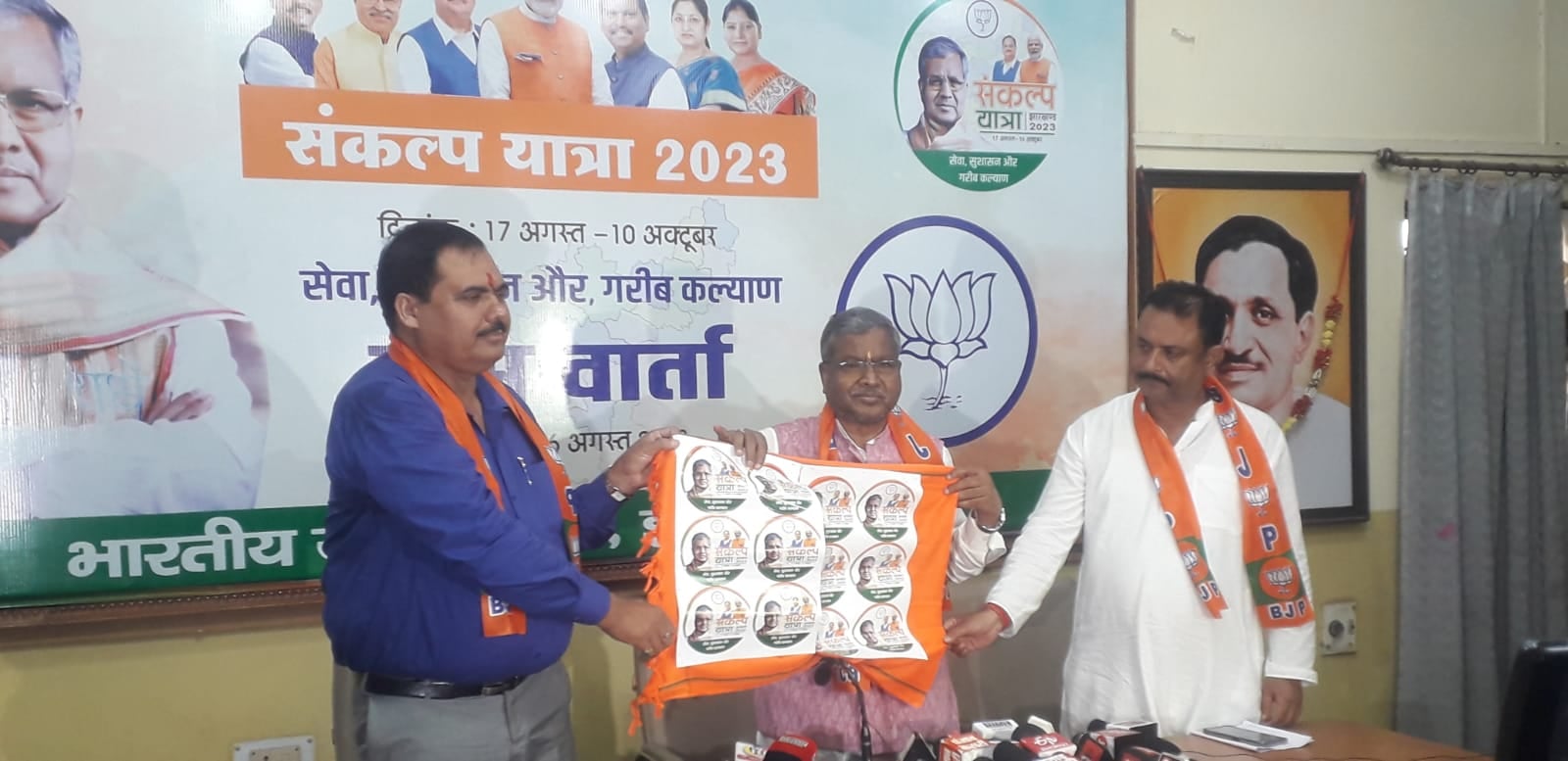 CM को ED के समन पर बाबूलाल का तंज, जमीन का दस्तावेज दिखा कर कहा-ऐसे सरकार को बर्खास्त कर देना चाहिए