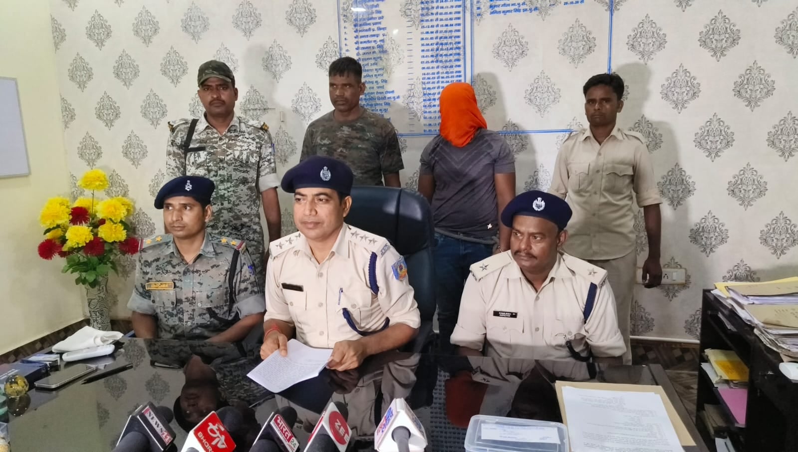 कुख्यात साइबर अपराधी को पुलिस ने किया गिरफ्तार,जानें कैसे बेटियों की शादी के लिये रखे पैसों पर करता था हाथ साफ