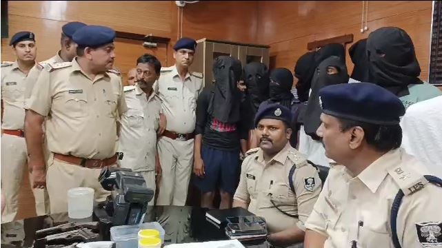 सीवान पुलिस ने 9 अपराधी को हथियार के साथ किया गिरफ्तार, बड़ी घटना को अंजाम देने के फिराक में थे आरोपी
