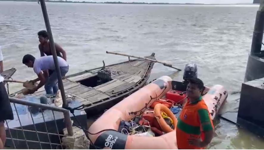 पटना: गंगा नदी में नहाने के दौरान दो युवक डूबे, एसडीआरएफ की टीम कर रही तलाश