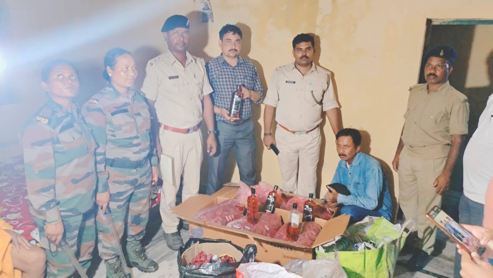 रांची: ब्रांडेड बोतल में नकली शराब के कारोबार का भंडाफोड़, दो आरोपी गिरफ्तार