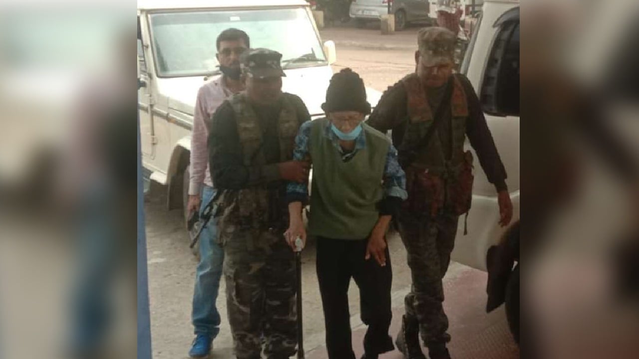 कौन है वह ‘बूढ़ा’ जिसको छुड़ाने के लिए नक्सलियों ने बिछाया था जाल, और बूढ़ा पहाड़ पर जमा किया था हथियारों का जखीरा