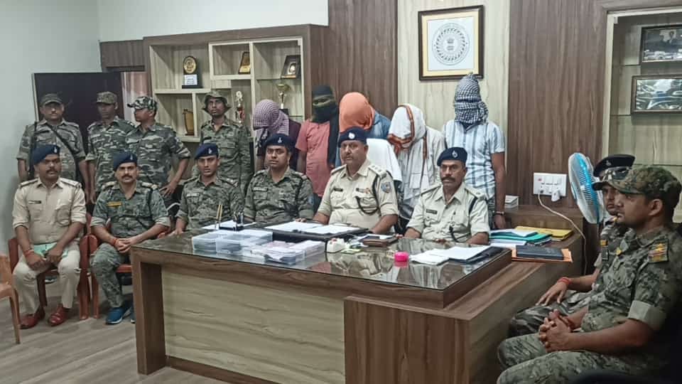 बोकारो पुलिस को बड़ी सफलता, लूटकांड में शामिल पांच अपराधी हथियार के साथ गिरफ्तार